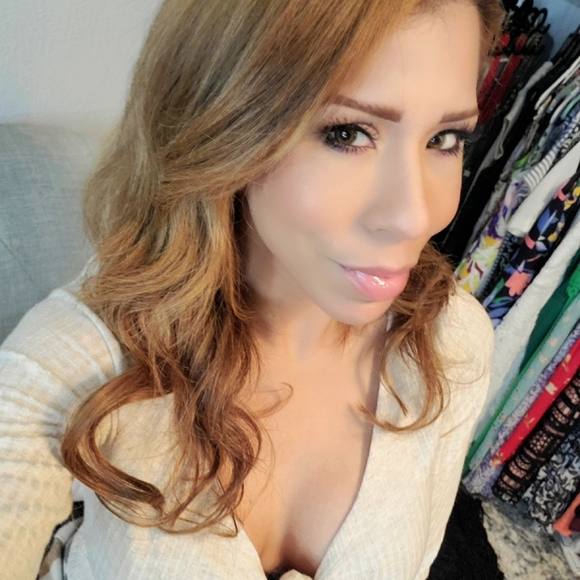 Meet your Posh Ambassador, Amy - Picture 14 of 16